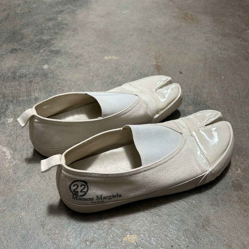 Maison Martin Margiela Cream slip on tabi flats with Elastic Strap